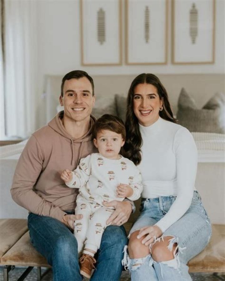 Alyssa Diaz wiki biography, husband, net worth. Is she married?