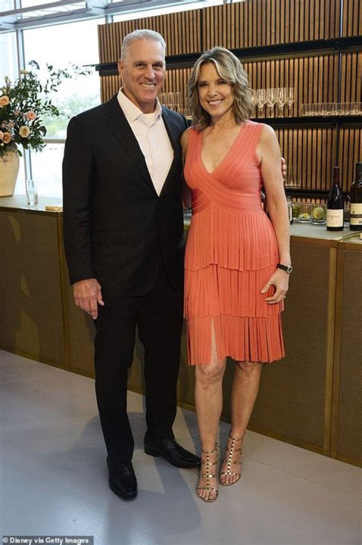 Is Jeremy Hales married to an ex-wife? Or has an ex-girlfriend?