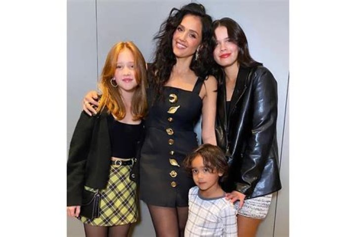 
Jessica Alba’s Daughters Haven and Honor Look All Grown Up in Family Photo: ‘GNO with My Besties’ 