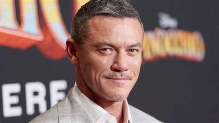 Luke Evans Height, Weight, Net Worth, Age, Birthday, Wikipedia, Who, Instagram, Biography