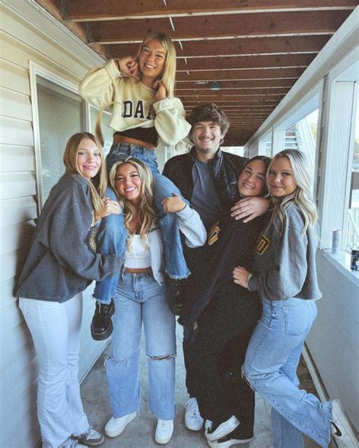 
Mother of Idaho Victim Remembers ‘Carefree’ and ‘Happy’ Son as His Siblings Return to University 
