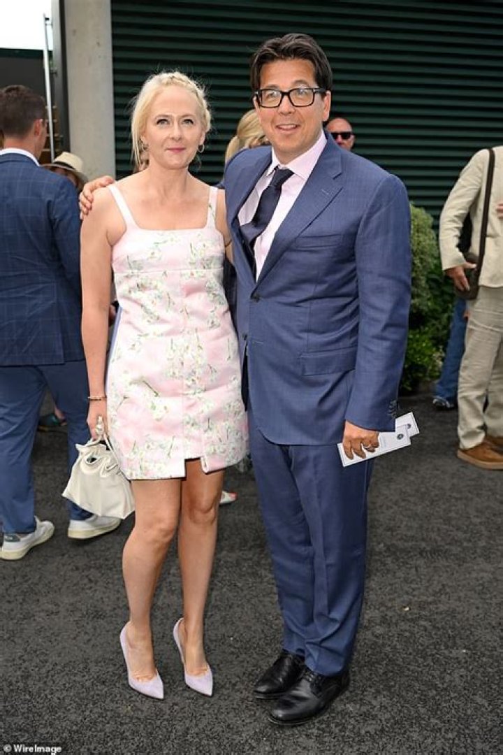 
Nina Primm – Phil McIntyre’s Wife, Demi Lovato Old Manager Now! 